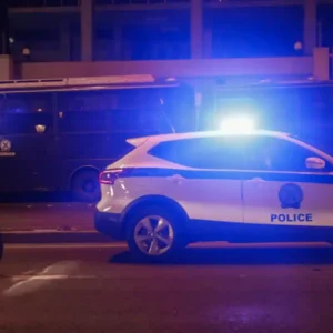 Άγρια συμπλοκή έξω από μπαρ στο Ηράκλειο: Ένας τραυματίας