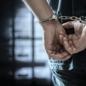 Χανιά: Σύλληψη ανηλίκων για κλοπή και παράνομη οπλοκατοχή – Χειροπέδες και στους κηδεμόνες τους