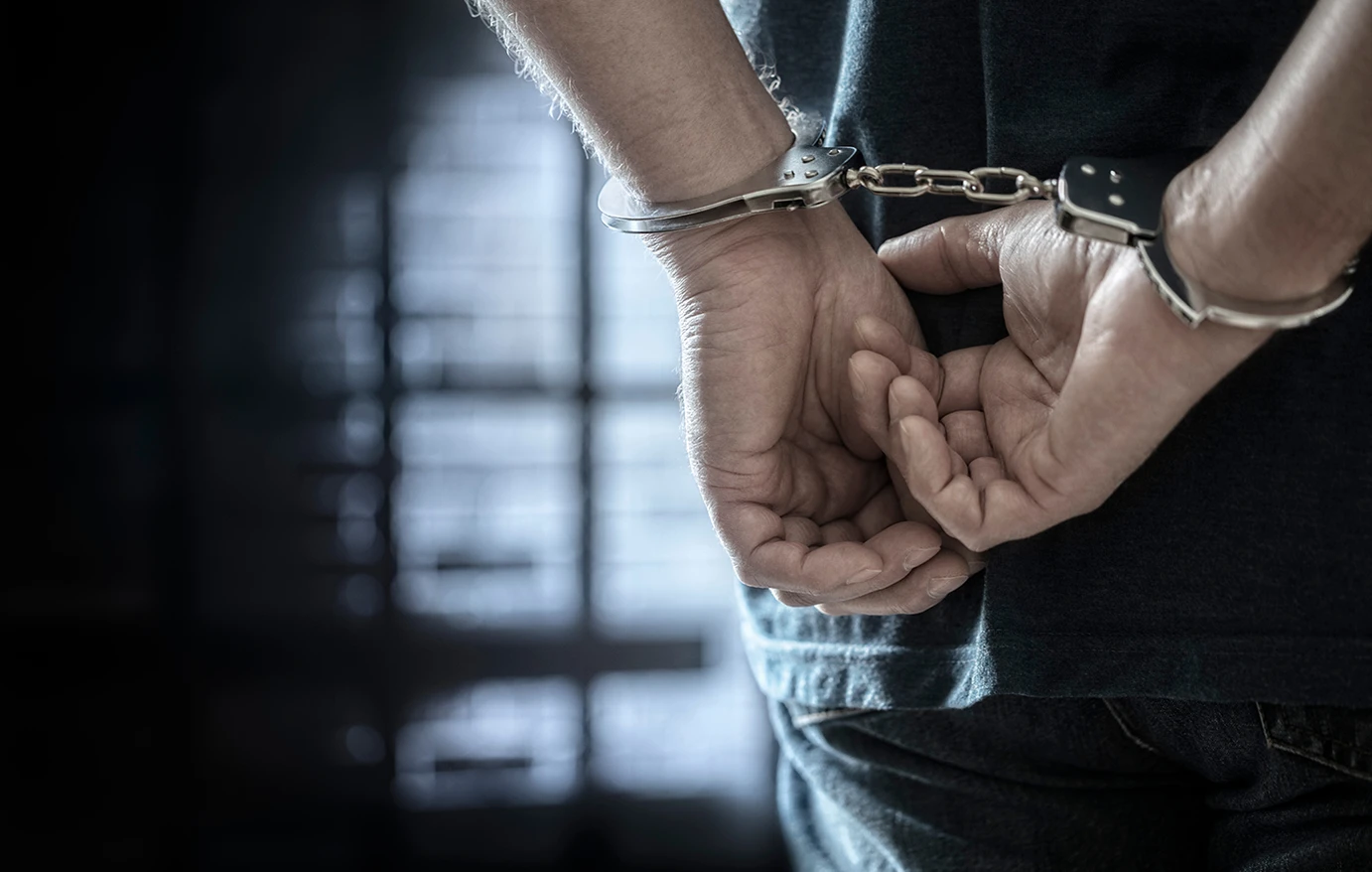 Χανιά: Σύλληψη ανηλίκων για κλοπή και παράνομη οπλοκατοχή – Χειροπέδες και στους κηδεμόνες τους