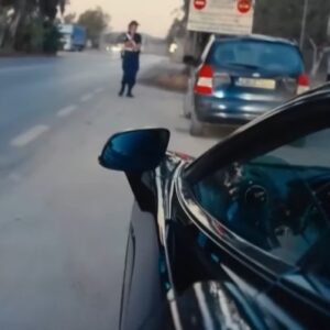 Χειροπέδες σε οδηγό στο Αλιβέρι που «έσπασε» τα κοντέρ: Έτρεχε με 124 χλμ/α.ω. σε δρόμο που είχε όριο τα 50
