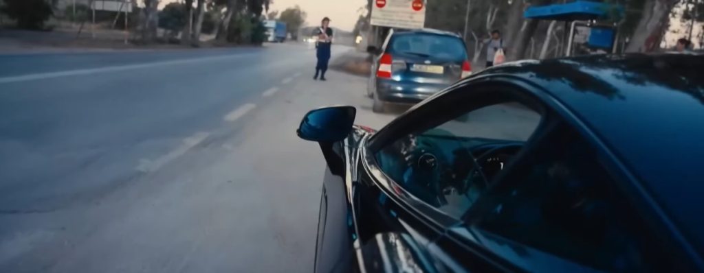 Χειροπέδες σε οδηγό στο Αλιβέρι που «έσπασε» τα κοντέρ: Έτρεχε με 124 χλμ/α.ω. σε δρόμο που είχε όριο τα 50