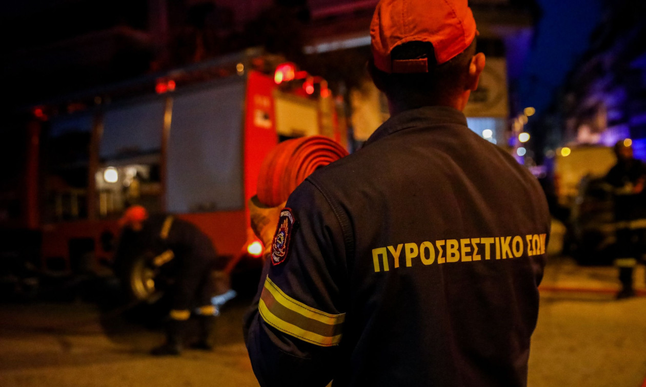 Θεσσαλονίκη: Φωτιά σε κατοικία στο Ωραιόκαστρο – Επιχειρούν 15 πυροσβέστες με πέντε οχήματα