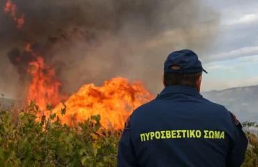 Πάτρα: Πυρκαγιά κοντά στις εγκαταστάσεις της Pirelli (βίντεο)
