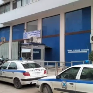 Αναστάτωση έξω από το Α.Τ.Χαλκίδας: Άνδρας σωριάστηκε ξαφνικά μπροστά στα μάτια αστυνομικών