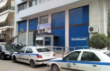 Αναστάτωση έξω από το Α.Τ.Χαλκίδας: Άνδρας σωριάστηκε ξαφνικά μπροστά στα μάτια αστυνομικών