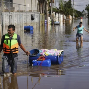 Σφοδρές βροχοπτώσεις στη Βραζιλία: Έξι άνθρωποι έχασαν τη ζωή τους και χιλιάδες εκτοπίστηκαν (βίντεο)