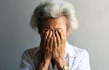 Αμπελόκηποι: Πώς η 72χρονη εξαπατούσε οικογένειες ηλικιωμένων μέσω αγγελιών στο διαδίκτυο