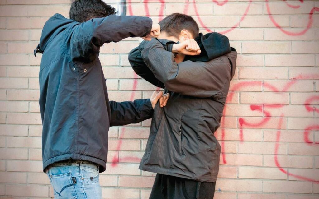 Περιστέρι: Άγριος καβγάς μεταξύ δέκα ανηλίκων – Οι δύο τραυματίες αρνούνταν να πάνε στο νοσοκομείο