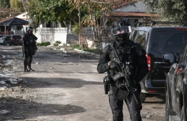 Xειροπέδες σε 20χρονο Ρομά στο Ζεφύρι: Είχε κατακλέψει δίκυκλα, αυτοκίνητα και φορτηγά από διάφορες περιοχές