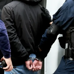 Φυλή: Δύο συλλήψεις Ρομά για ηρωίνη και όπλα