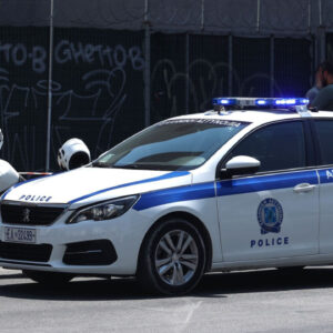 Πανικός σε τράπεζα στη Θεσσαλονίκη: Άνδρας απειλούσε τους υπάλληλους με σφυρί