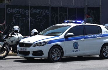 Πανικός σε τράπεζα στη Θεσσαλονίκη: Άνδρας απειλούσε τους υπάλληλους με σφυρί
