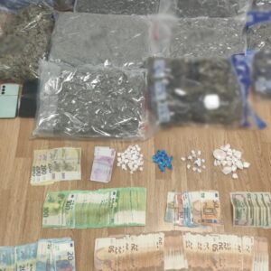 Χειροπέδες σε τρία άτομα για κατοχή και διακίνηση ναρκωτικών: Πάνω από 70.000 ευρώ η αξία τους (βίντεο-φωτο)
