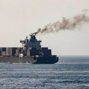 Νέο περιστατικό στα Στενά του Ορμούζ: Φορτηγό πλοίο της Νότιας Κορέας «τυλίχθηκε» στις φλόγες!