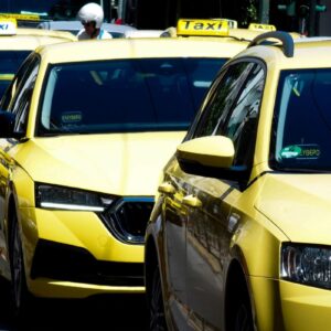 Οδηγός ταξί που έπεσε θύμα του 25χρονου στην Αγία Βαρβάρα: «Με έπιασε από το λαιμό και με απείλησε με μαχαίρι»