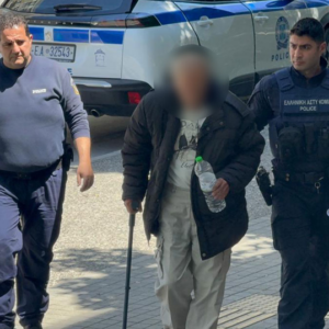 Θεσσαλονίκη: Στον ανακριτή ο 67χρονος που εισέβαλε με σφυρί σε υποκατάστημα τράπεζας