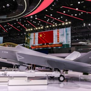 Η Κίνα δημοσίευσε πλάνα από το μαχητικό J-35A τύπου stealth: Αυτή είναι η χώρα που παρήγγειλε 40 αεροσκάφη (βίντεο)