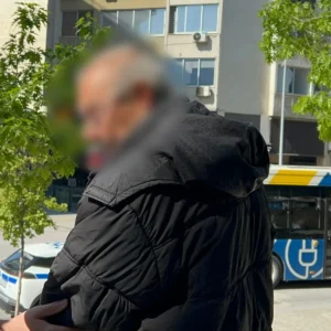 Στη φυλακή ο 67χρονος που «μπούκαρε» με σφυρί σε τραπεζικό κατάστημα της Θεσσαλονίκης