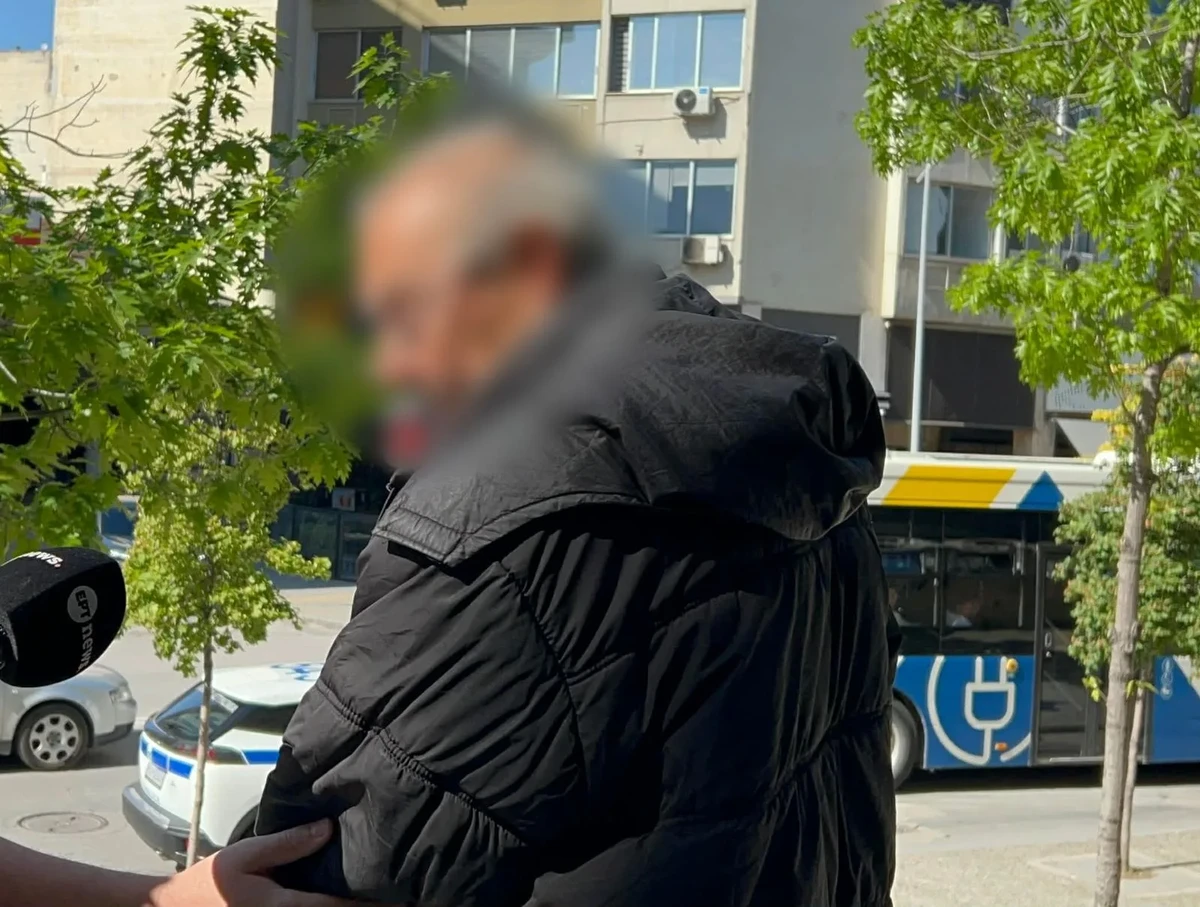 Στη φυλακή ο 67χρονος που «μπούκαρε» με σφυρί σε τραπεζικό κατάστημα της Θεσσαλονίκης