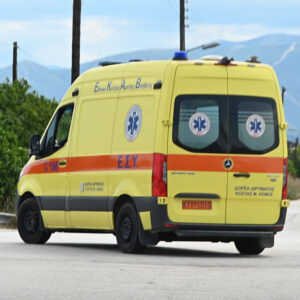 Απίστευτο περιστατικό στη Χαλκιδική: Μοναχός πήδηξε έξω από εν κινήσει ασθενοφόρο και τραυματίστηκε