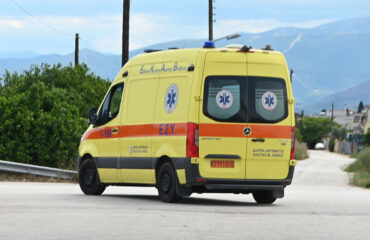 Απίστευτο περιστατικό στη Χαλκιδική: Μοναχός πήδηξε έξω από εν κινήσει ασθενοφόρο και τραυματίστηκε