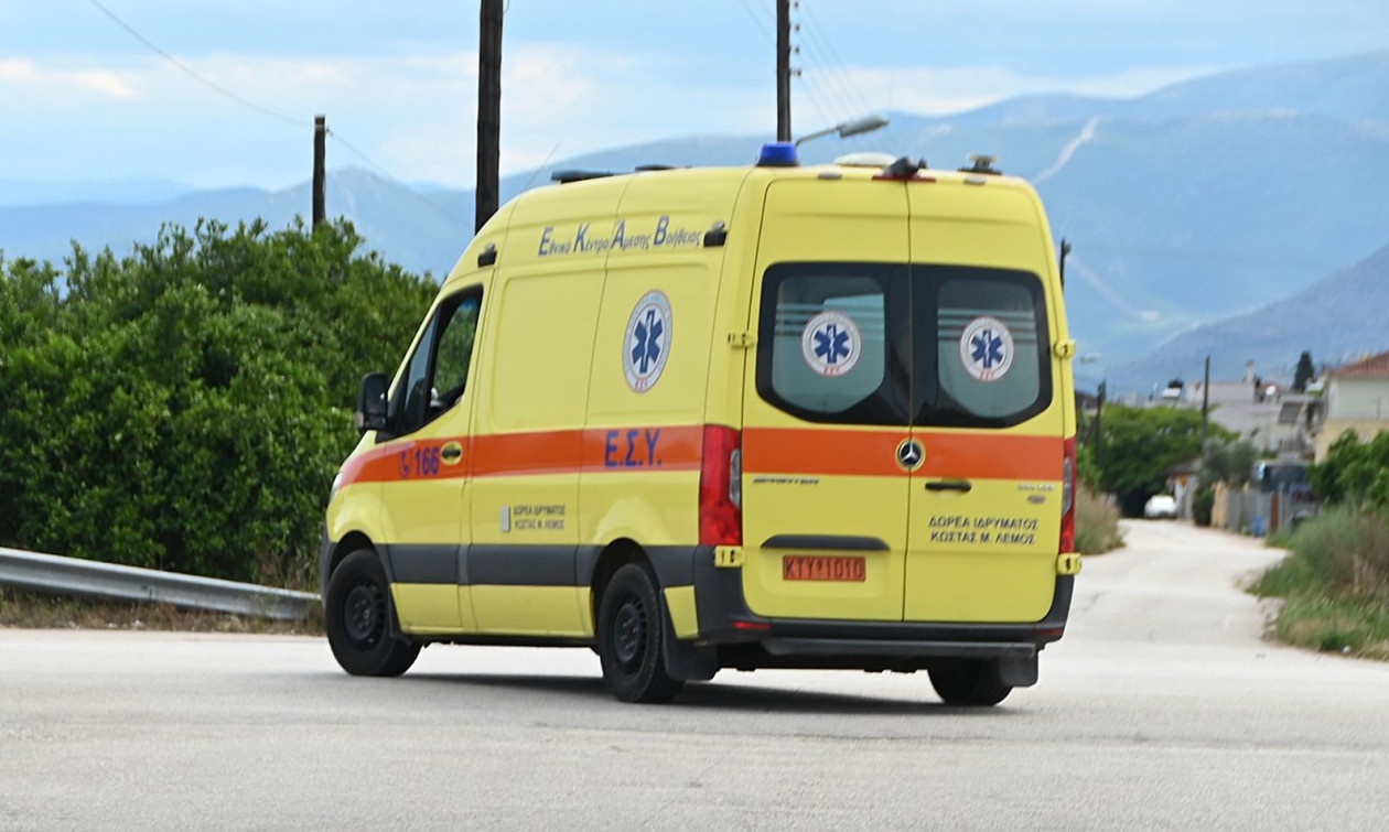 Απίστευτο περιστατικό στη Χαλκιδική: Μοναχός πήδηξε έξω από εν κινήσει ασθενοφόρο και τραυματίστηκε