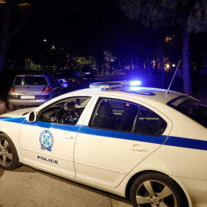 Επεισοδιακή καταδίωξη στην Αθήνα: 49χρονος οδηγός έκανε αναστροφή και συγκρούστηκε με περιπολικό
