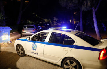 Επεισοδιακή καταδίωξη στην Αθήνα: 49χρονος οδηγός έκανε αναστροφή και συγκρούστηκε με περιπολικό