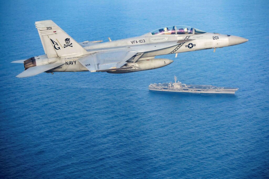 Αμερικανικό F-18 χτύπησε σφοδρά ιρανικό τάνκερ σε διεθνή ύδατα