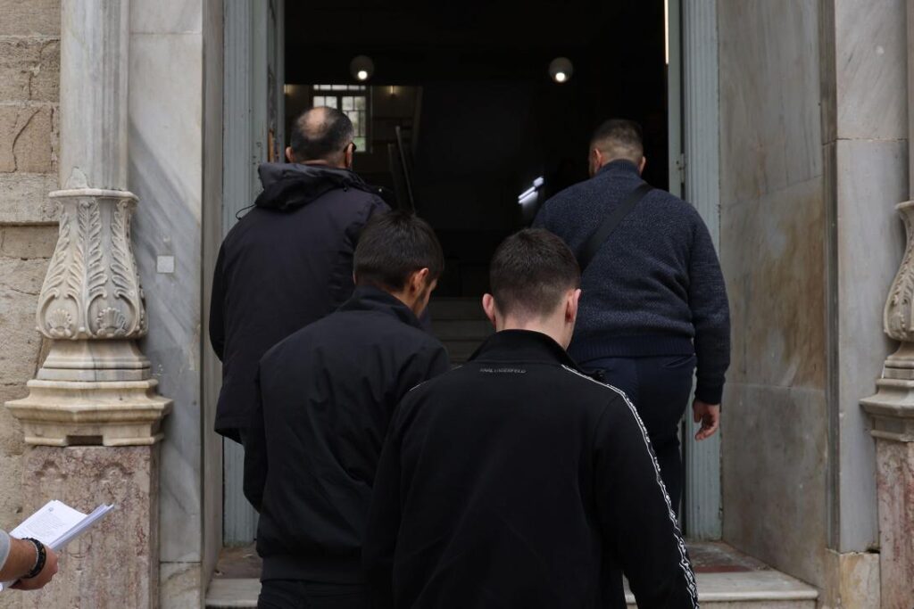 Ηράκλειο: Προφυλακιστέοι και οι τρεις νεαροί για την αιματηρή συμπλοκή έξω από μπαρ