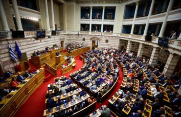 Μέσα σε διάστημα έως 3 μηνών θα οδηγούνται σε δίκη υποθέσεις πολιτικών προσώπων: Tι προβλέπει η νέα τροπολογία