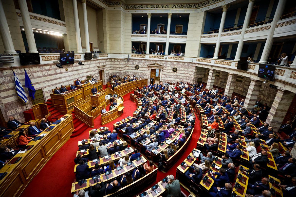 Μέσα σε διάστημα έως 3 μηνών θα οδηγούνται σε δίκη υποθέσεις πολιτικών προσώπων: Tι προβλέπει η νέα τροπολογία