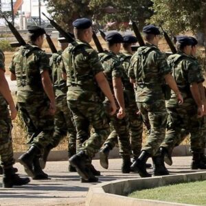 Πρόστιμο έως 6.000 ευρώ στους ανυπότακτους και τους λιποτάκτες