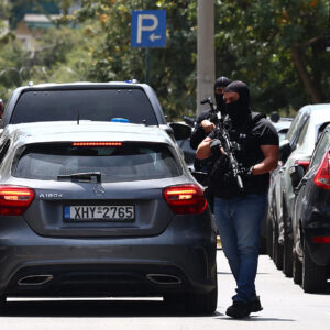 Δολοφονία Γ.Μοσχούρη: Υπό δρακόντεια μέτρα έφτασαν στην Ευελπίδων οι συλληφθέντες