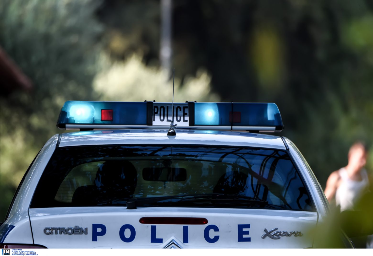Αγία Βαρβάρα: Χειροπέδες σε 22χρονο που στην κατοχή του βρέθηκαν όπλο και χιλιάδες ευρώ