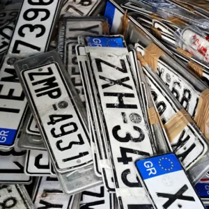 Έλλειψη πινακίδων κυκλοφορίας λόγω τσίγκου – Δεκάδες ιδιοκτήτες δεν παραλαμβάνουν τα αυτοκίνητά τους