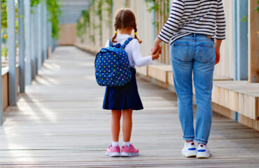 Για πρώτη φορά στην εκπαιδευτική ιστορία της χώρας οι εγγραφές στα δημοτικά σχολεία έπεσαν κάτω από τις 70.000!