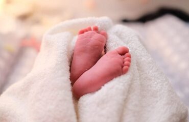 Καρπενήσι: Ποινή φυλάκισης 14 και 12 ετών σε πρώην ζευγάρι για την κακοποίηση του βρέφους τους