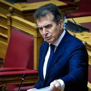 Μ.Χρυσοχοΐδης: «Δεν με φοβίζει βεντέτα στην Κρήτη» – Τι είπε για δολοφονία, φυλακές, Ρομά, πατίνια και κυκλοφορία