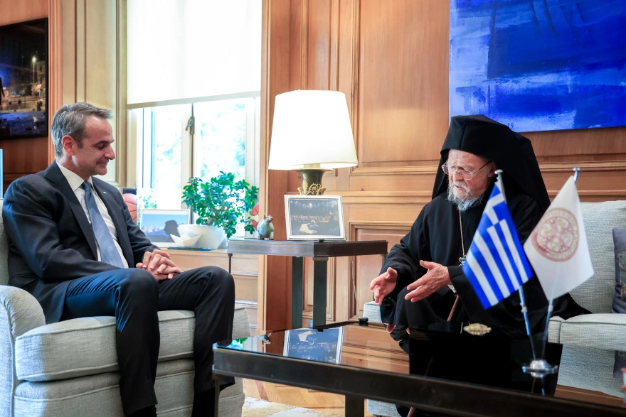 Συνάντηση Κ.Μητσοτάκη – Πατριάρχη Βαρθολομαίου: «Δεν ήρθα στις ομιλίες σας, ήμουν στα ΗΑΕ»