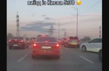 Φεύγουν όπως όπως οι Ουκρανοί από το Κίεβο – Δείτε βίντεο