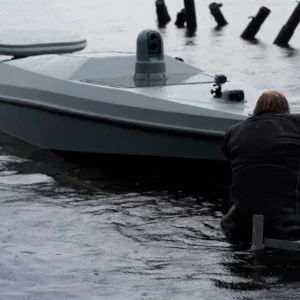Μεταφέρεται στην Αττική το ουκρανικό USV που εντοπίστηκε στην Λευκάδα – Στα «χέρια» των Ε.Δ. για έλεγχο