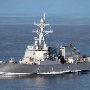 Δορυφορικές εικόνες επιβεβαιώνουν ιρανικά πλήγματα σε αμερικανικά αντιτορπιλικά στον Περσικό Κόλπο