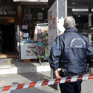 Θεσσαλονίκη: Ιδιοκτήτης ψιλικατζίδικου πήρε στο κυνήγι νεαρούς ληστές που τον απείλησαν με μαχαίρι