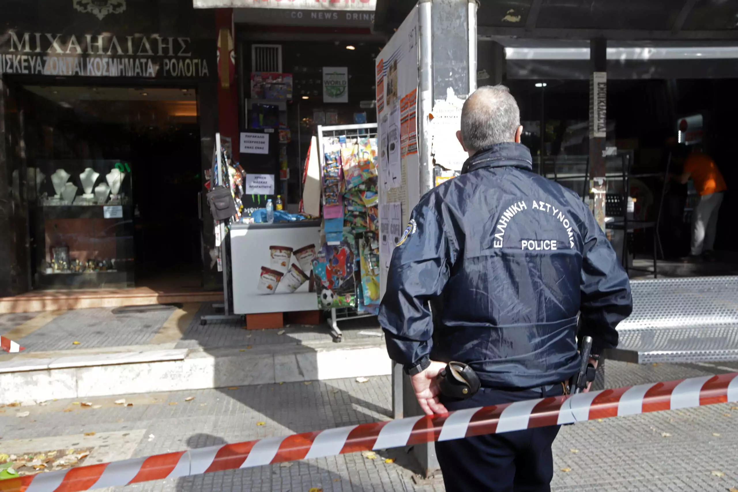 Θεσσαλονίκη: Ιδιοκτήτης ψιλικατζίδικου πήρε στο κυνήγι νεαρούς ληστές που τον απείλησαν με μαχαίρι