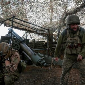 Βίντεο: Η στιγμή που Ρώσοι στρατιώτες αντιλαμβάνονται ουκρανικό drone και διασκορπίζονται για να σωθούν