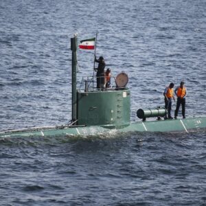 Το Ιράν αναπτύσσει υποβρύχια κλάσης Ghadir-class στα Στενά του Ορμούζ