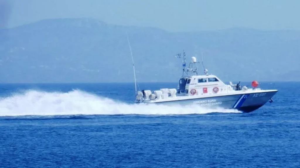 Καμένα Βούρλα: Bυθίστηκε σκάφος με πολωνική σημαία – Σώοι οι τρεις επιβαίνοντες