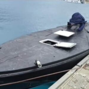 Σε εγκαταστάσεις του ΠΝ μεταφέρθηκε το θαλάσσιο drone που εντοπίστηκε στην Λευκάδα – Αποκλεισμένη η περιοχή