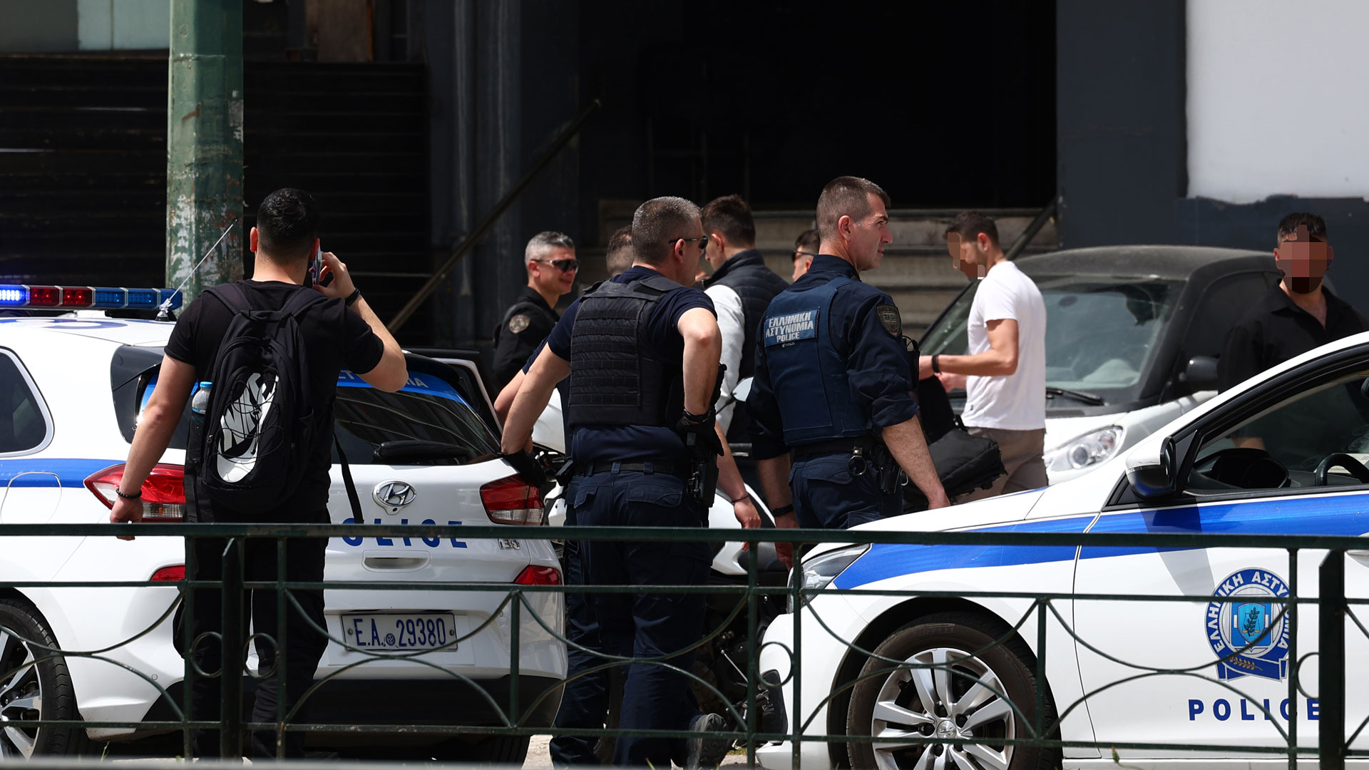 «Σας παρακαλώ με πυροβόλησε!»: Βίντεο ντοκουμέντο με την 43χρονη στην Καλλιθέα να ζητά βοήθεια από περαστικούς